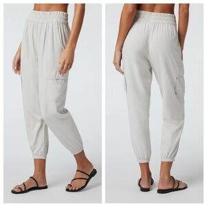 Vuori Villa Cargo Jogger Bottoms Lightweight Wrinkle-Free Pockets Pleats Casual